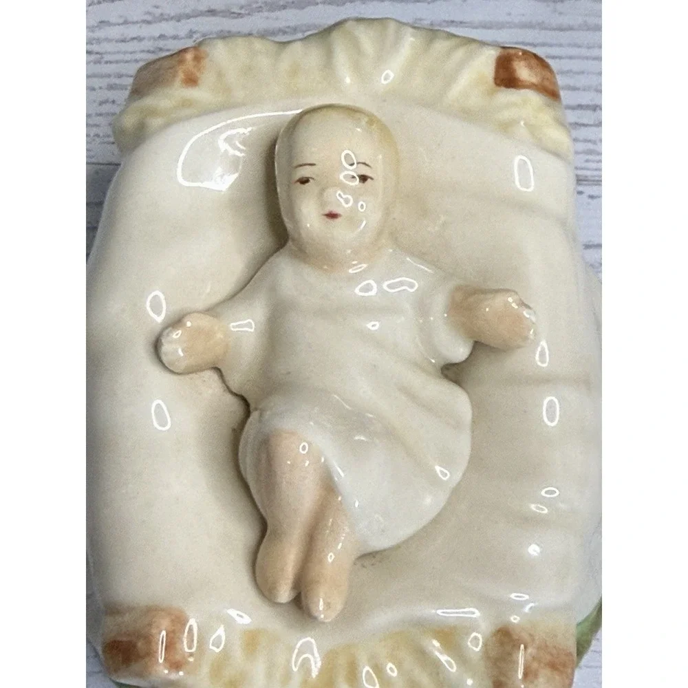 Vintage Baby Jesus In a Manger Holland‎ Mold Ceramic Hand Painted Signed 1970's